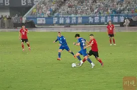 一场足球比赛中,一位不起眼的球员闪耀全场视频