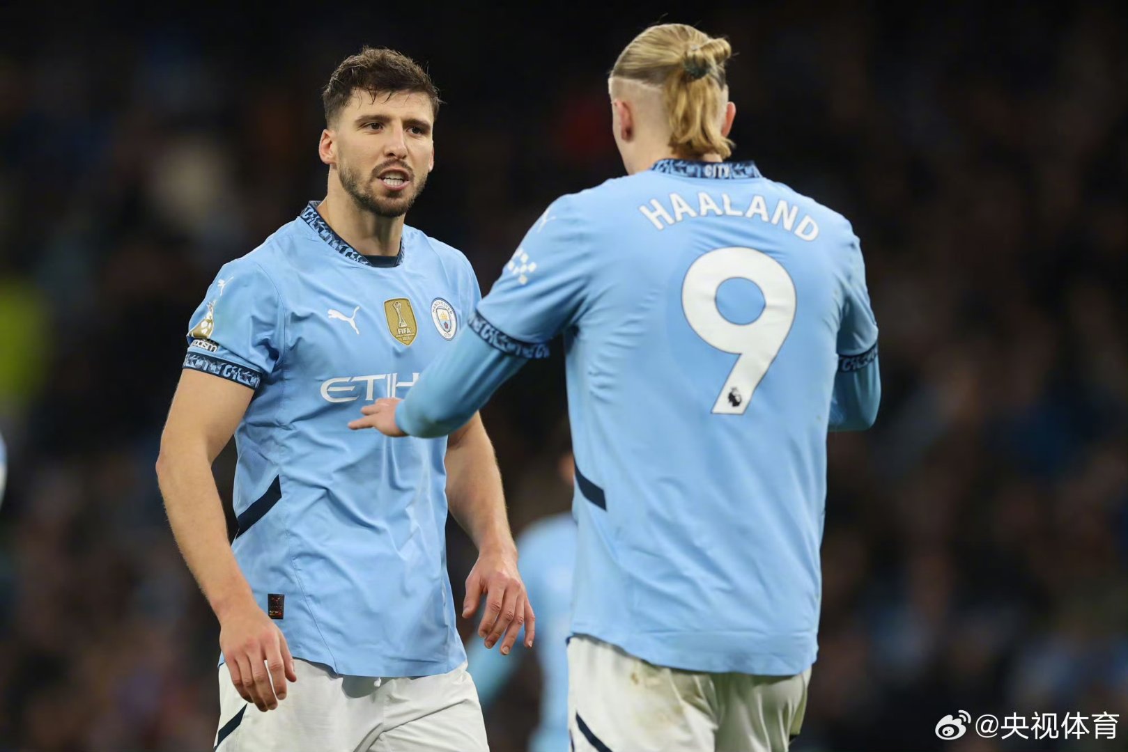 曼城主场击败曼联,英超冠军悬念大增了吗